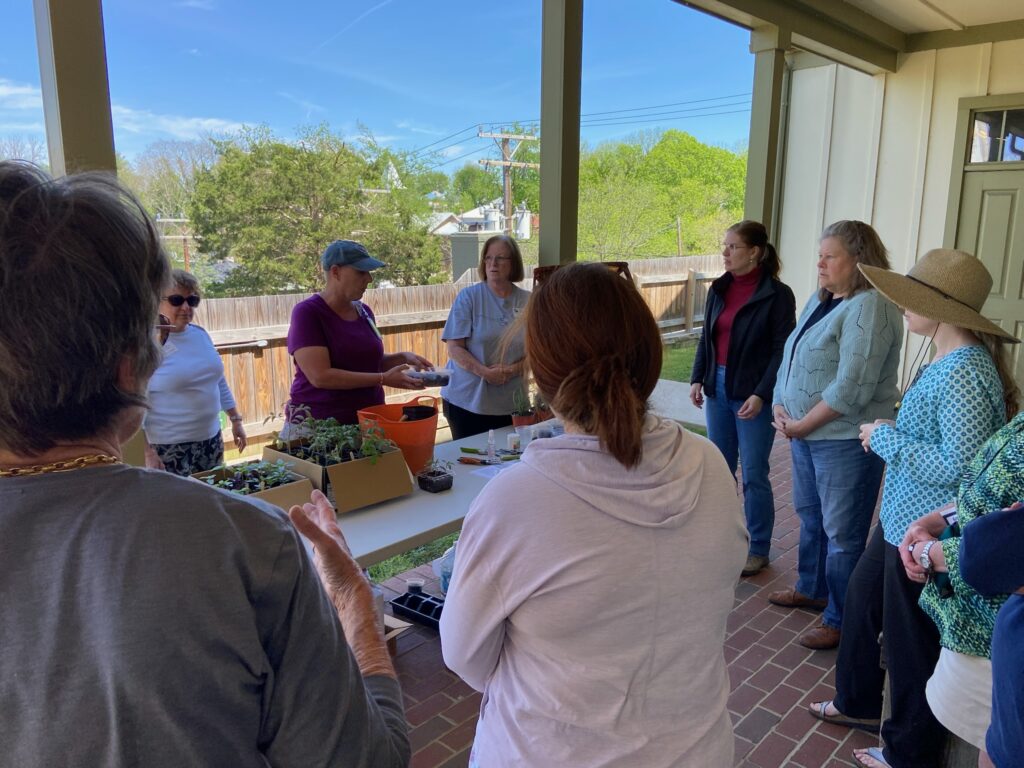 Interested in growing fruits and vegetables in your backyard or on your windowsill? The Jackson House Museum will conduct a hands-on Kitchen Garden Workshop Sunday, Sept. 14 at 2 p.m. led by Rockbridge Area Master Gardeners.
