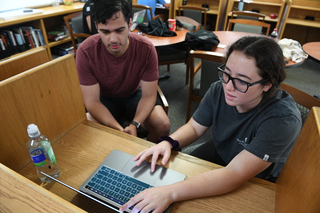 Brijesh Regeti ’24, and Talli Tarring ’24 conduct data analysis to provide the United Way with insight to attract new donors.